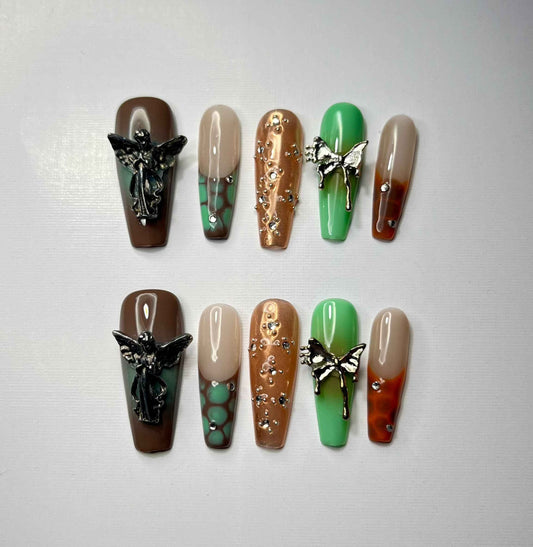 Angle & butterfly nails