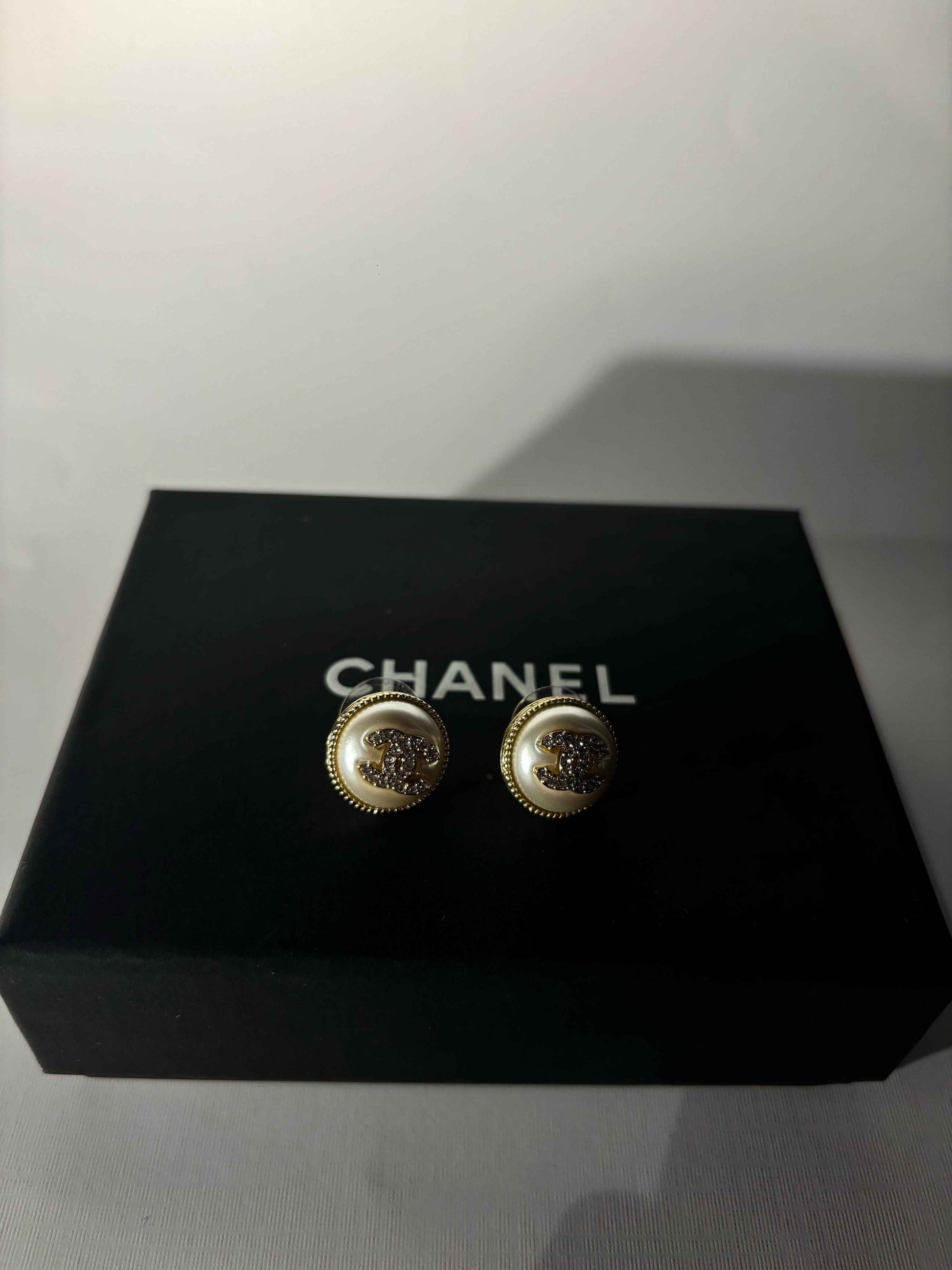 Chanel stud Earrings