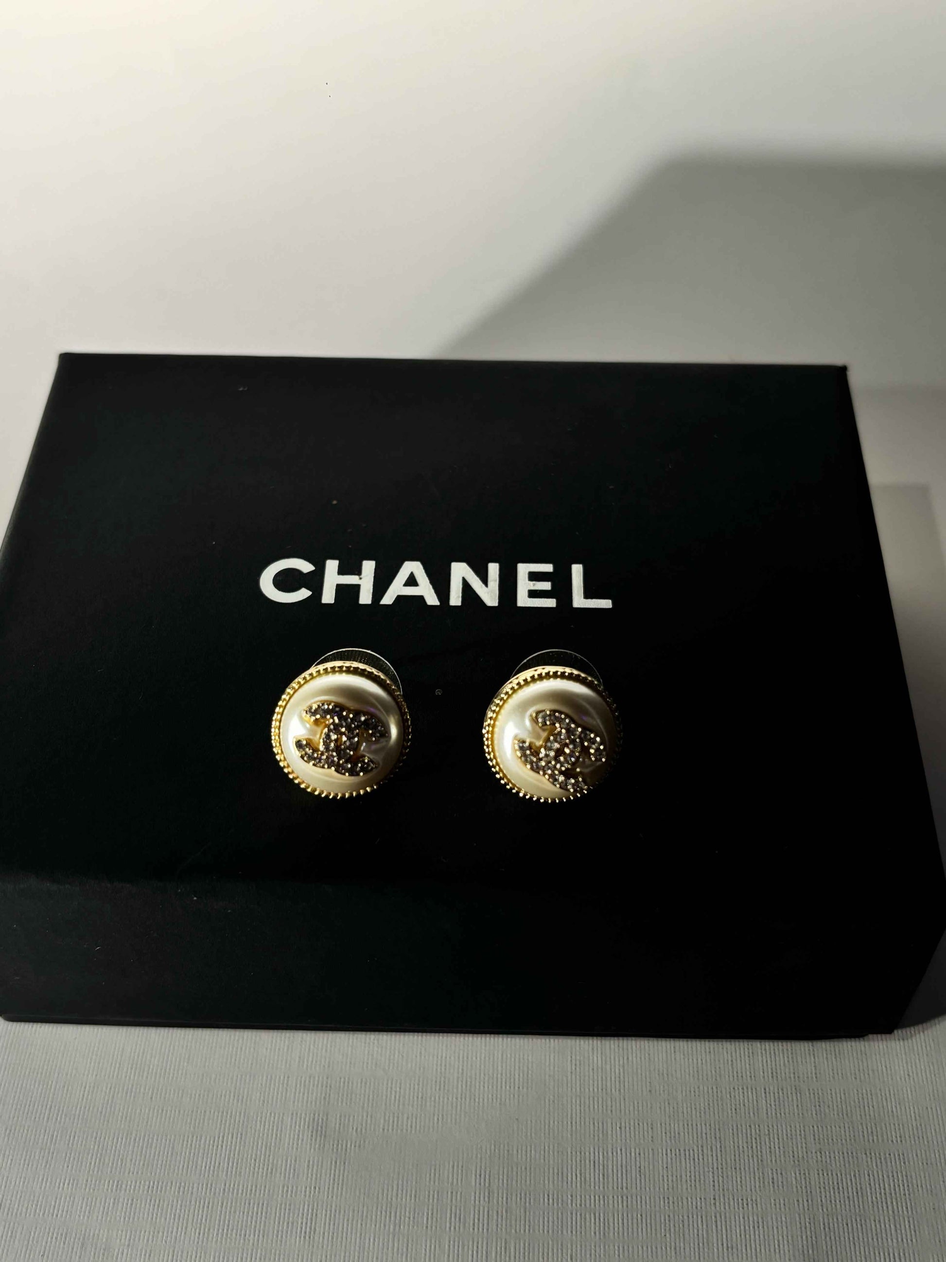Chanel stud Earrings