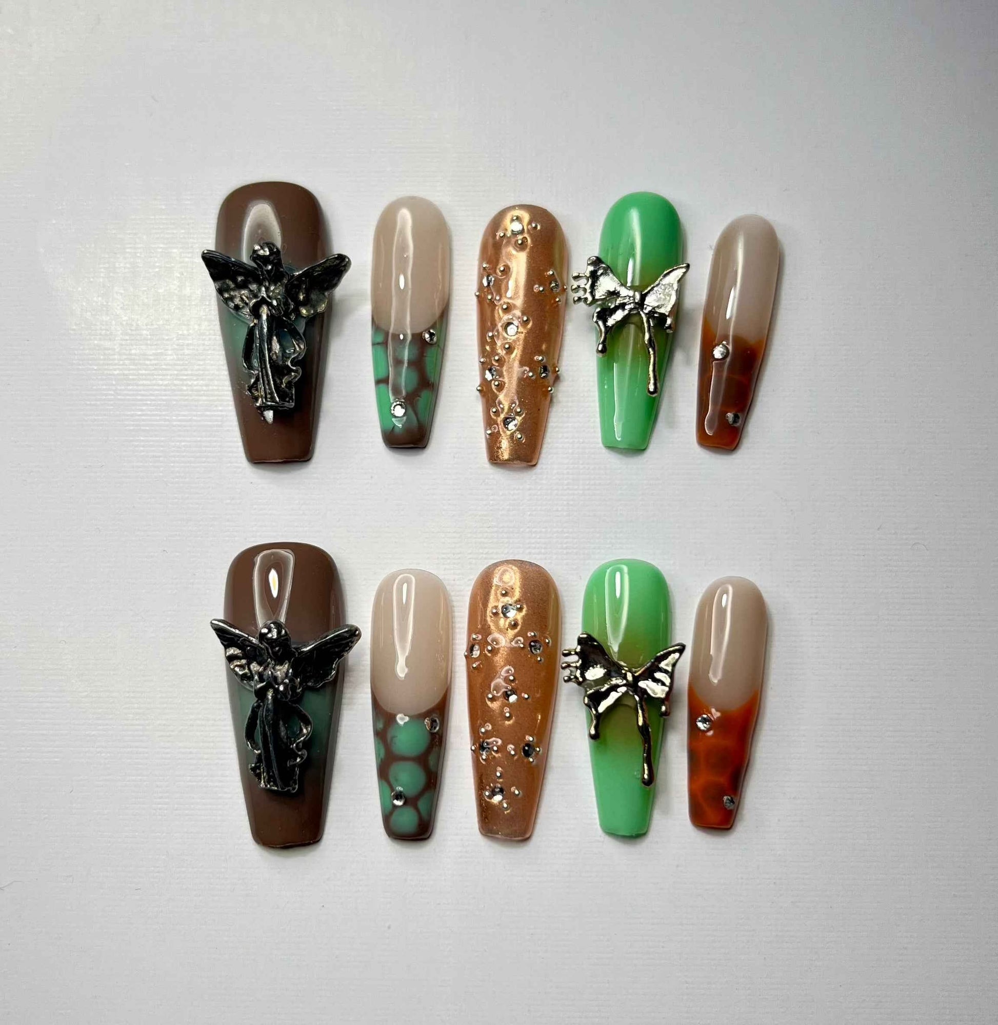 Angle & butterfly nails